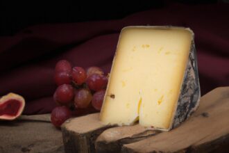 discovering-gvina-levana-cheese-from-israel_einszueins-2