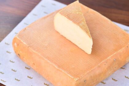 discovering-taleggio-cheese-the-cheese-place