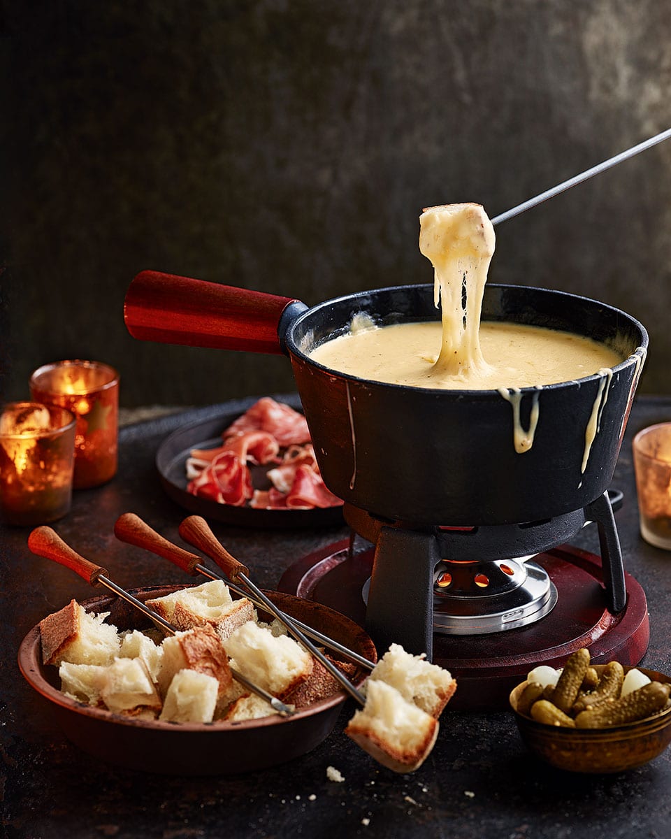 swiss-fondue-guide-recipes-tips